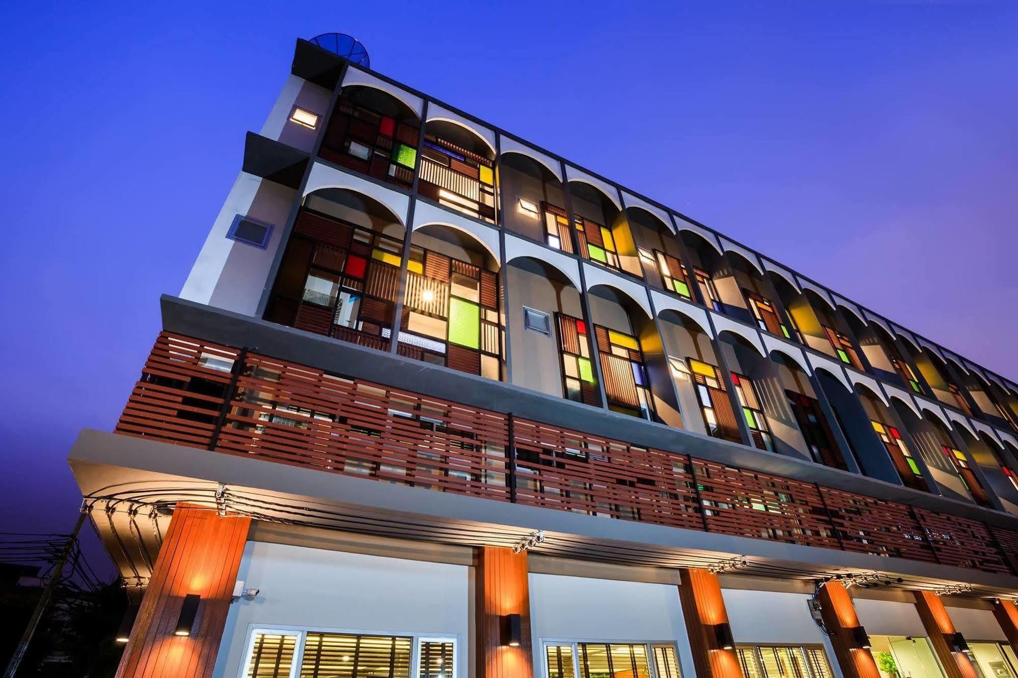 Admire Thonburi Hotel Bangkok Exterior photo